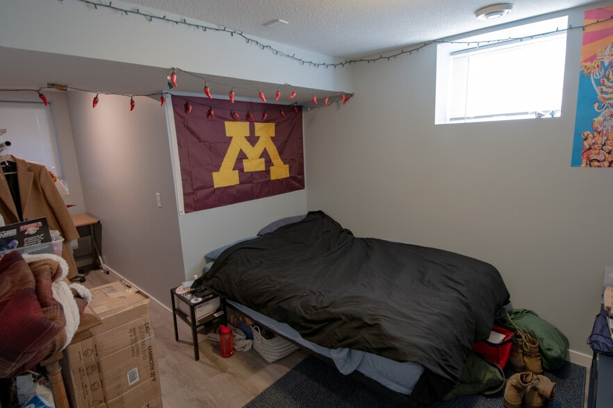 Basement BedBasement Bedroom #5 8.8’ X 9.7’ open walk in closet 3.9’ X 9.7’ – $600 This bedrroom #5 - 1100 15th Ave SE
