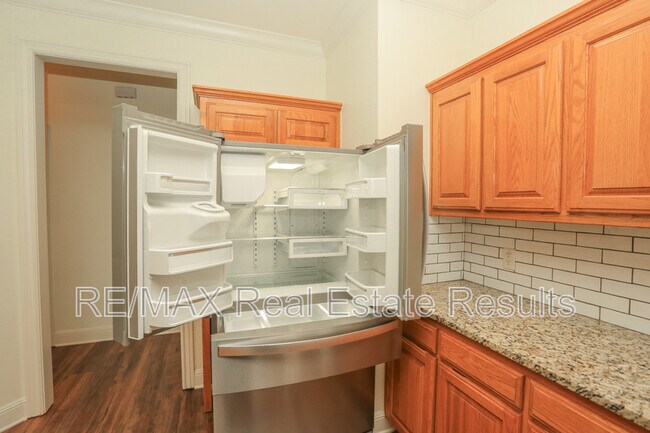 Building Photo - 303 NW Palomino St