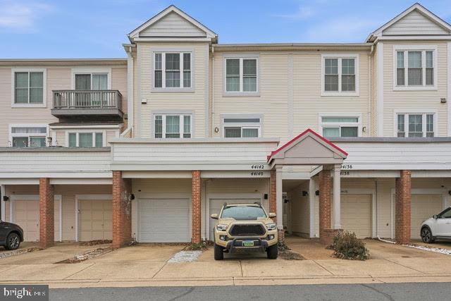 Building Photo - 44142 Shady Glen Terrace