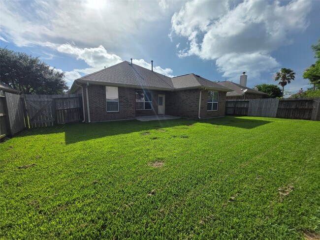 Building Photo - 2242 Waxwing Dr