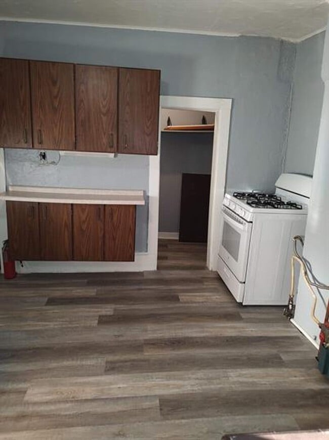 Building Photo - Lovely 2/1 small house for rent!!