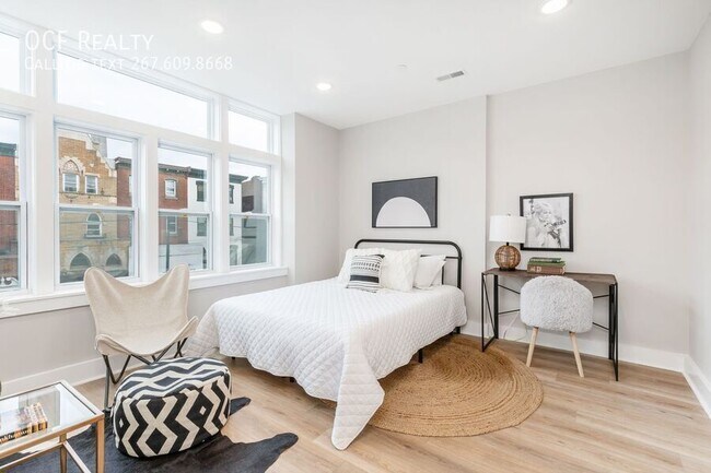 Building Photo - 2825 W Girard Ave