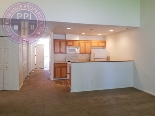 Building Photo - Single Level Family Home in Sandy.  New Carpet & LVT  Flooring Pets Welcome