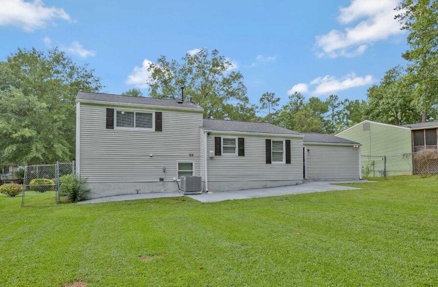 Building Photo - 6860 Cainwood Dr