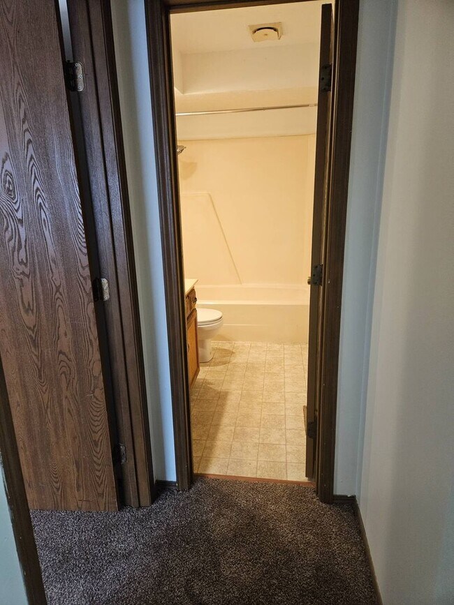 Building Photo - 607/609 W. Edgewood