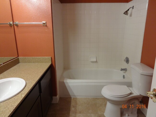 Building Photo - Beautiful Willow Glen 3 Bedroom 2.5 Bath E...