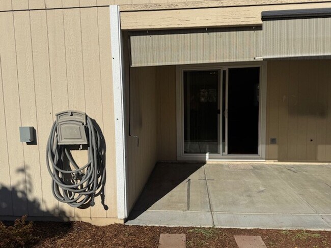 Building Photo - SINGLE LEVEL HOME IN CP/ ON QUIET CULDESAC