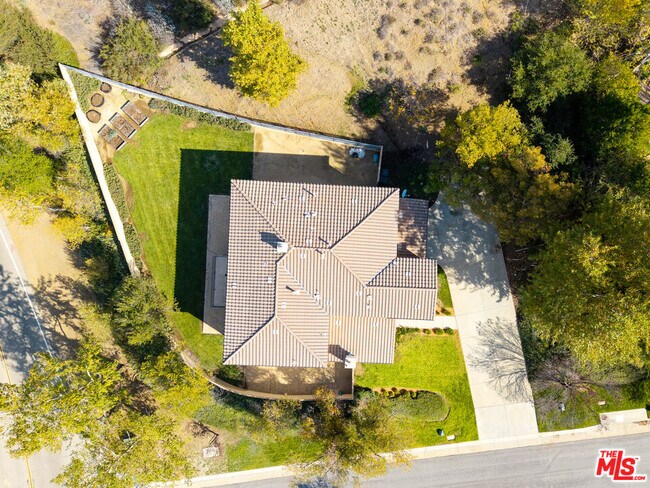 Building Photo - 1952 Hazel Nut Ct