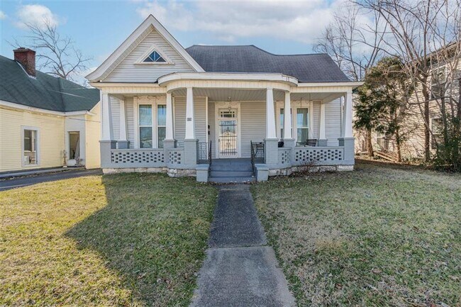 Primary Photo - 809 Broadway Ave