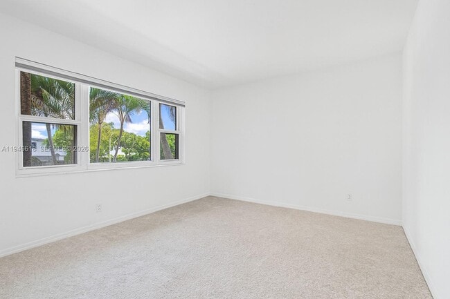 Building Photo - 3121 NE 51st St