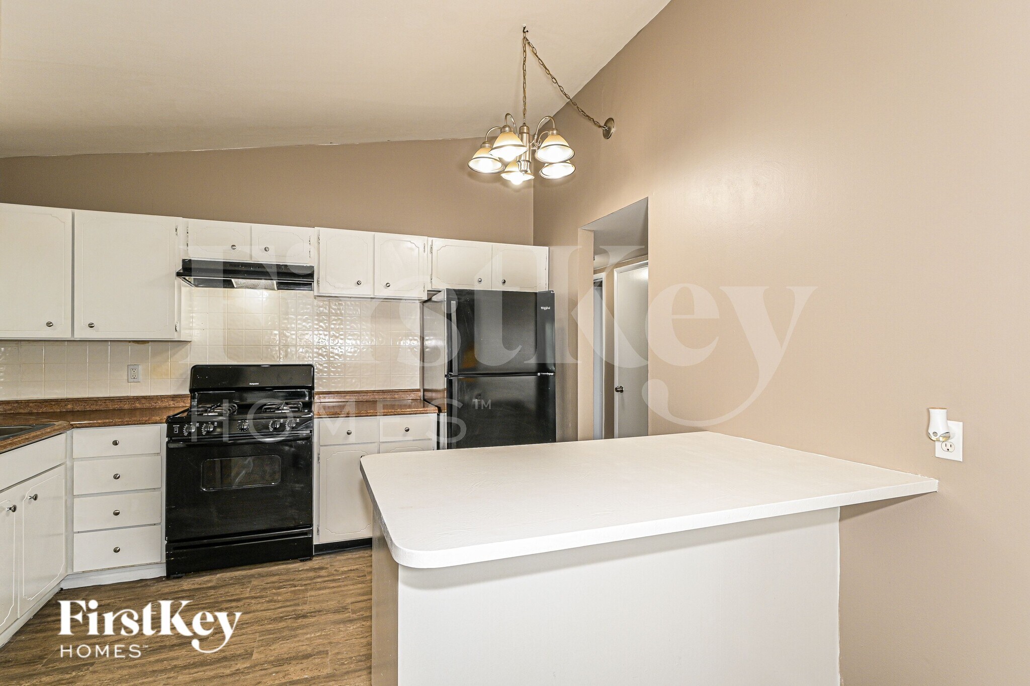 Building Photo - 2560 Pheasant Dr