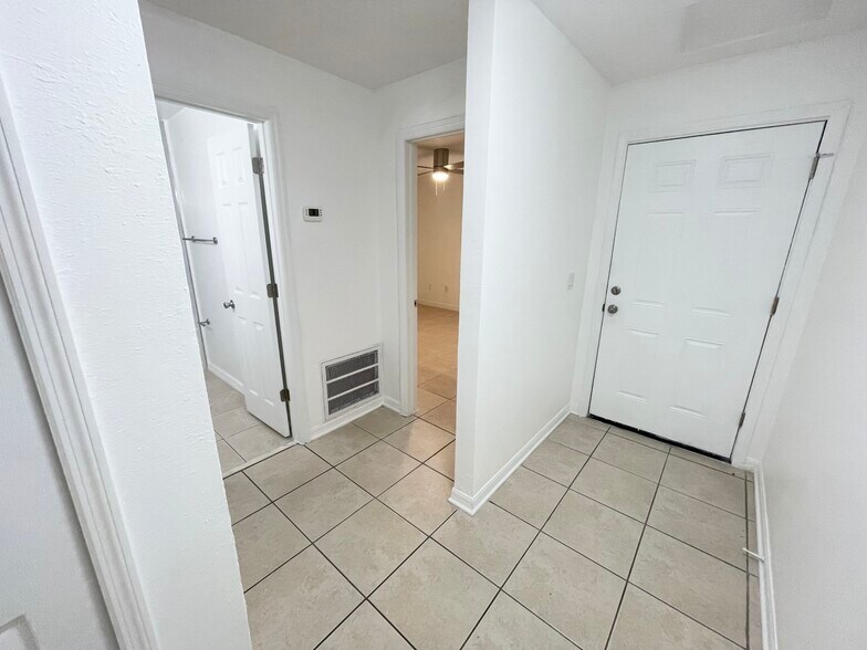 Building Photo - 2759 Hunt Club Ln