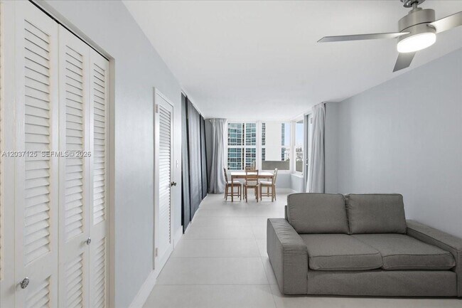 Building Photo - 2899 Collins Ave