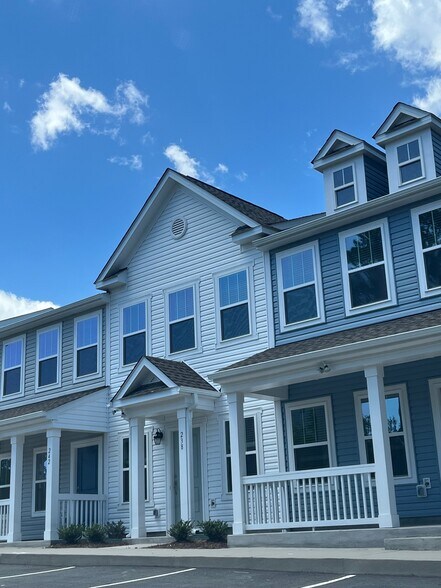 Building Photo - 230 Banbury Ln