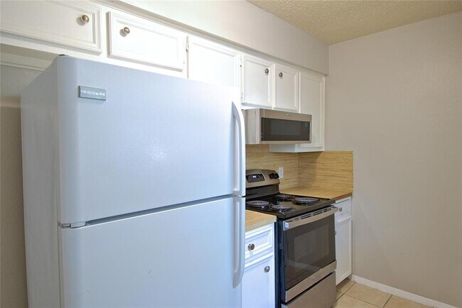 Building Photo - 1707 Onion Creek Village Dr