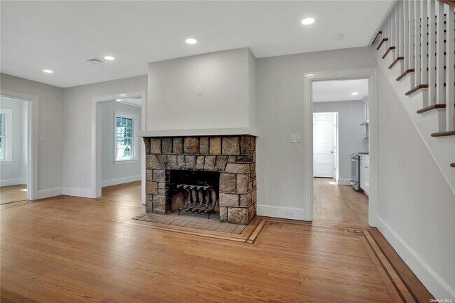 Building Photo - 92 Hillside Ave