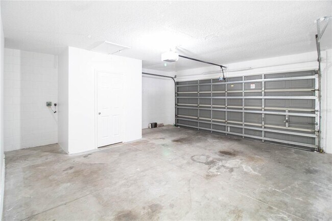 Building Photo - 667 Downing Cir
