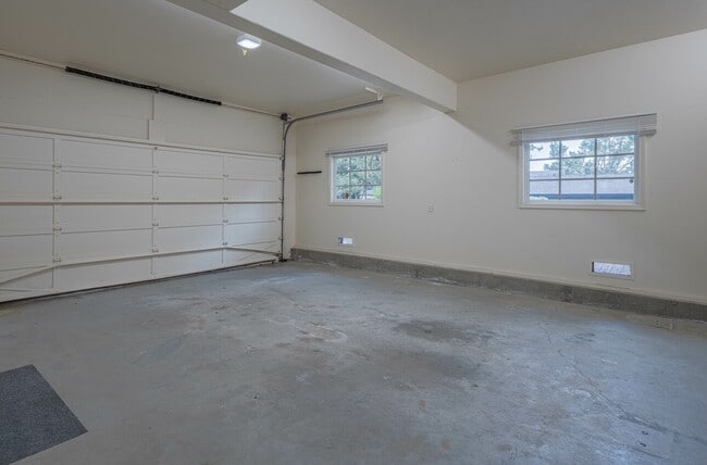 Building Photo - 4055 Sunset Ln