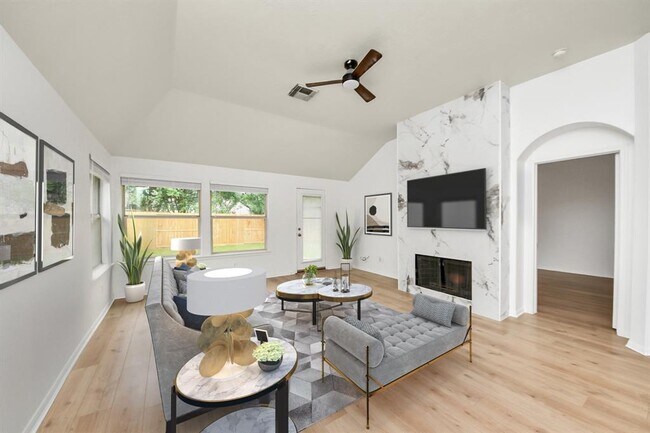 Building Photo - 5931 Mettler Ln