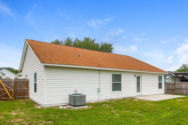 Building Photo - 7625 Dover Cliff Dr S