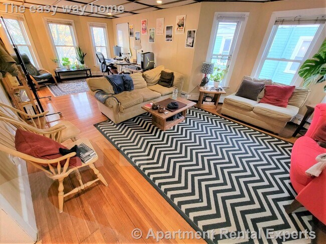 Primary Photo - 95 Kidder Ave