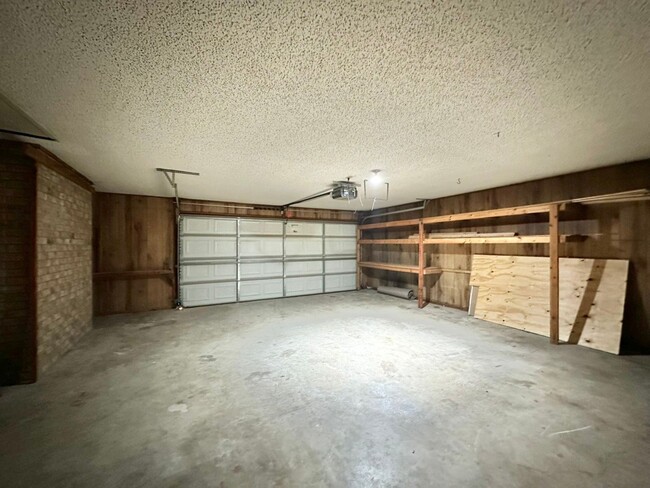 Building Photo - Available now! Newly Updated 3/2/2! Large ...