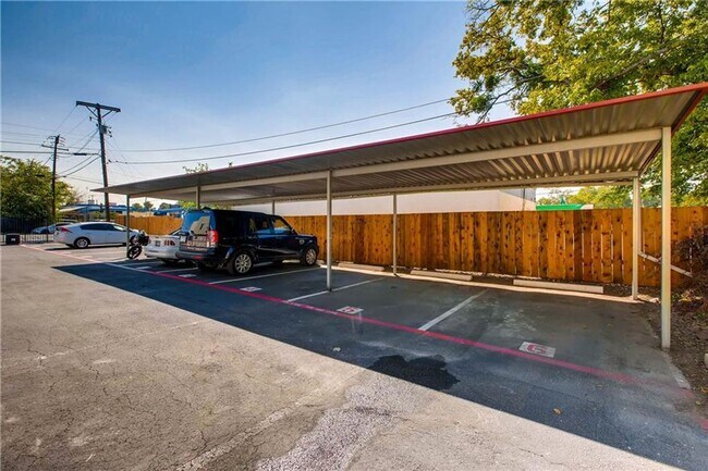 Building Photo - Central Austin Private Lifestyle!