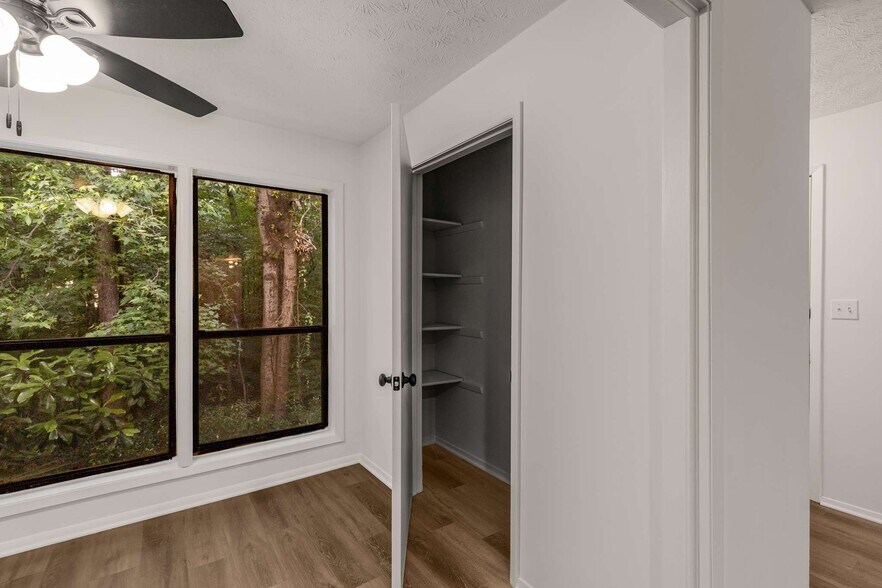 Building Photo - 1017 Dunbar Dr