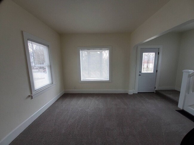 Building Photo - 1368 Cherry St