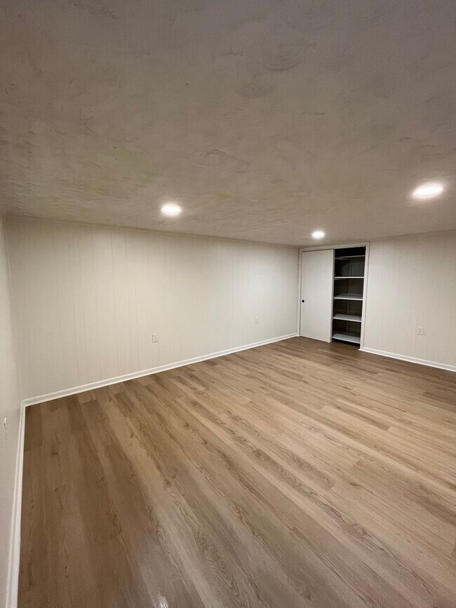 Building Photo - 1644 Durbridge Rd