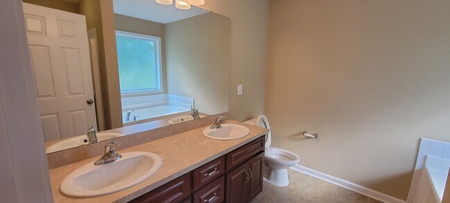 Building Photo - 4 Bedroom/ 2 Bath Home close to Fort Benning