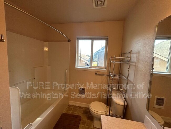 Building Photo - 3205 N 7th St