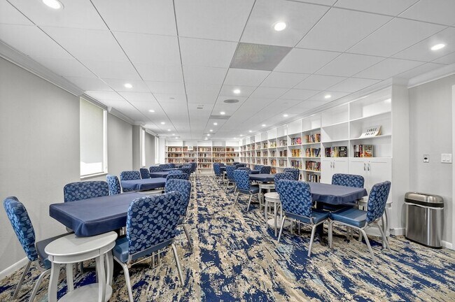 Building Photo - 7076 Huntington Ln