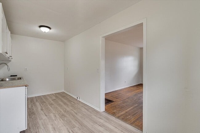 Building Photo - 1615 Heather St