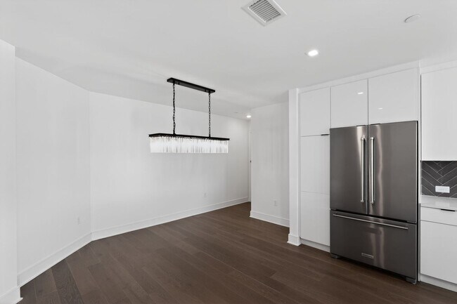 Building Photo - Charming Furnished HighRise 2BR Condo in Atlanta