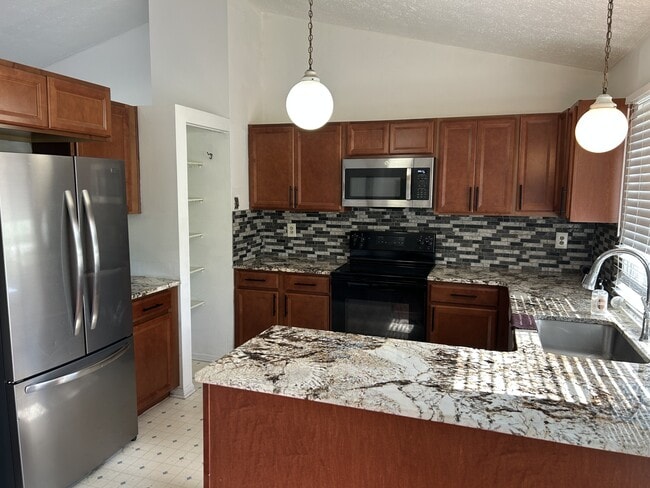 Building Photo - 530 Chesley Dr