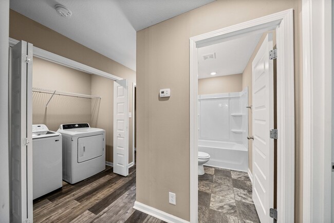 Building Photo - Beautiful 3 Bedroom 2 Full Bath Home For Rent!