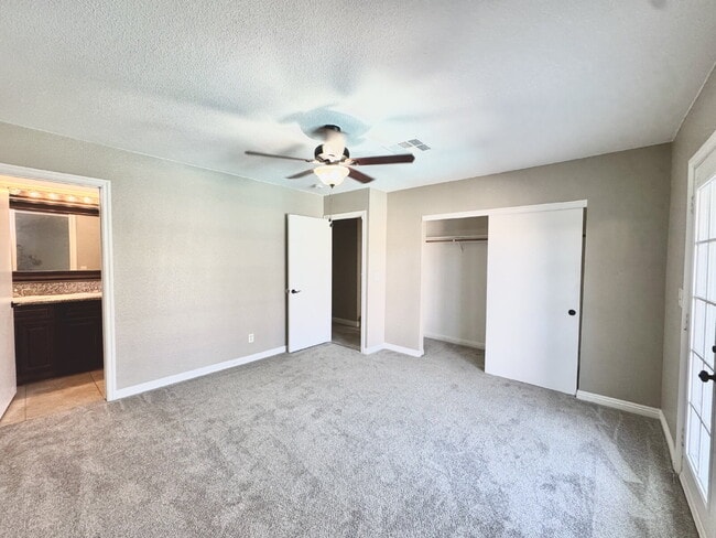 Building Photo - Spacious 4BD/3BA Pool Home with Dual Prima...