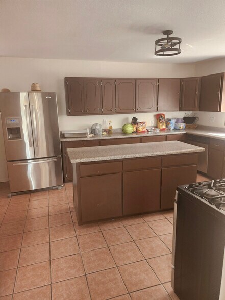 Building Photo - 3825 Roger Joseph Dr