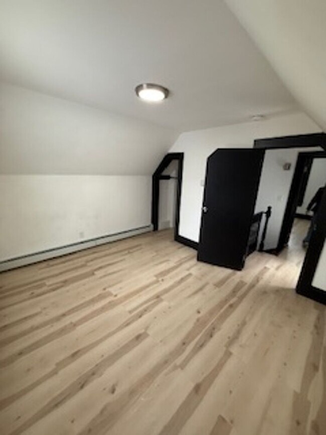 Building Photo - 18-20 Pierce St