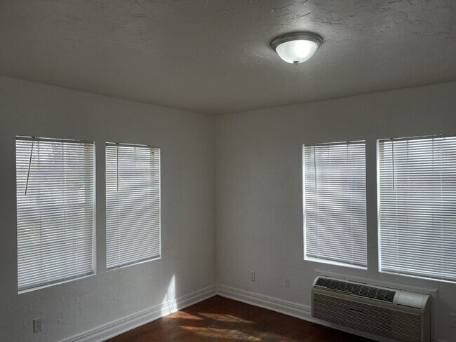 Building Photo - One bedroom apartment near Downtown OKC