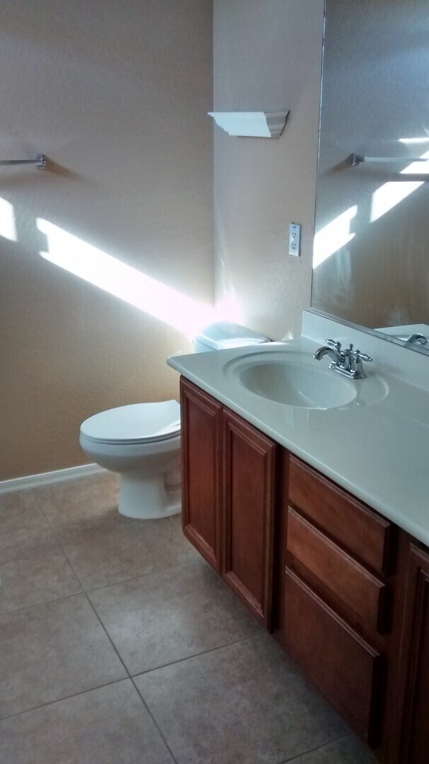 Building Photo - Beautiful Home in Shamrock Estates!