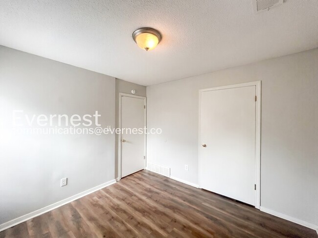 Building Photo - 5859 Shannon Dr