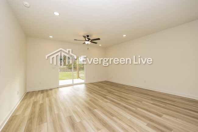 Building Photo - 806 Averitt Ln