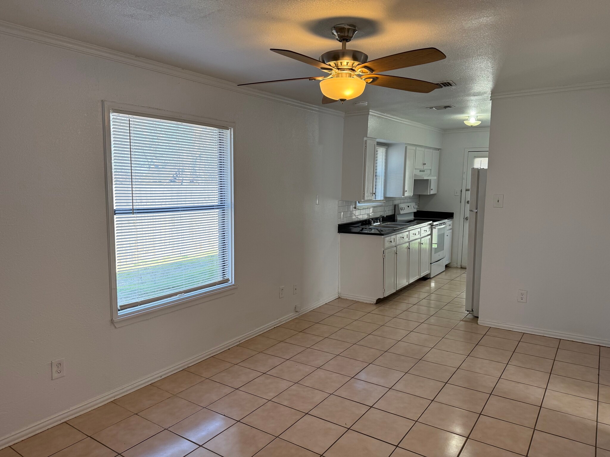 Building Photo - 2934 Chestnut Ave