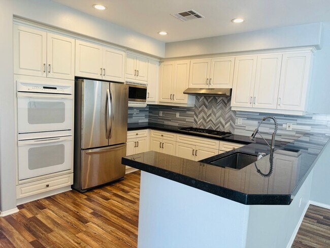 Building Photo - Stunning Two-Story Home in Sterling Hills Fairways