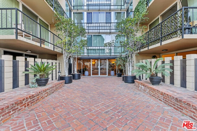 Building Photo - 9950 Durant Dr