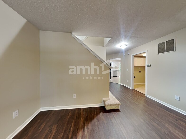 Building Photo - 13943 Wakefield Pl