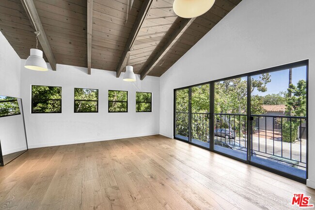 Building Photo - 395 Huntley Dr