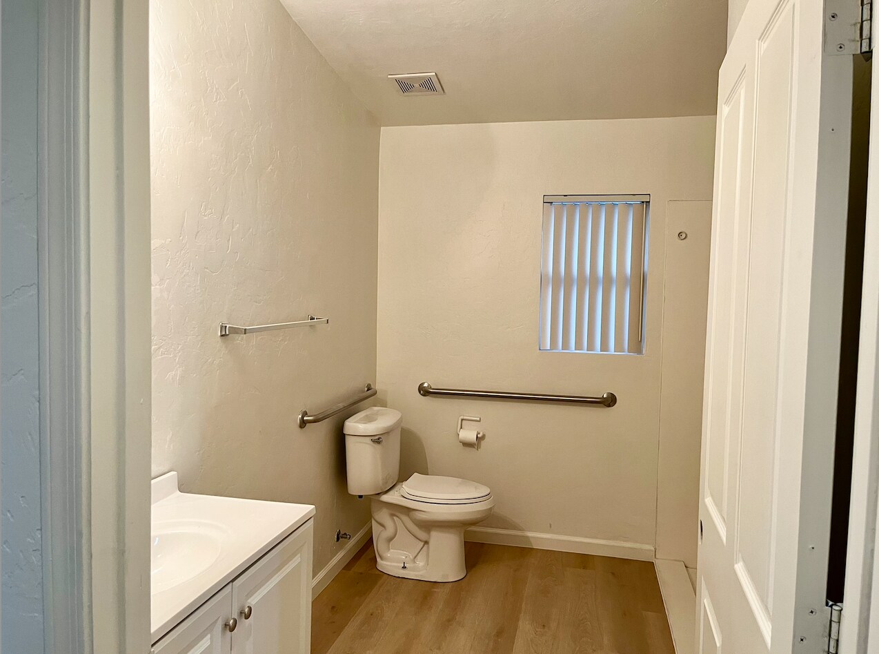 Building Photo - 4454 E 3rd St